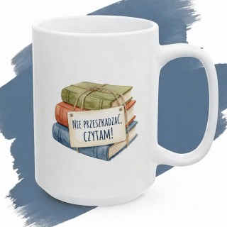 Biały kubek z nadrukiem Nie przeszkadzać czytam dla miłośnika książek i spokojnego czytania