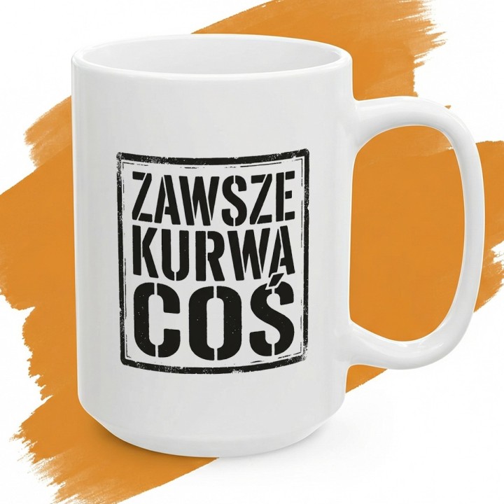 Biały kubek z czarnym stemplowym nadrukiem „Zawsze. Kurwa. Coś.”.