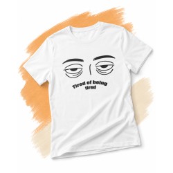 Koszulka z napisem Tired of being tired | T-shirt ze zmęczonym spojrzeniem