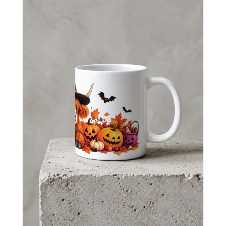 Kubek z motywem krowy highland i dyniami halloweenowymi