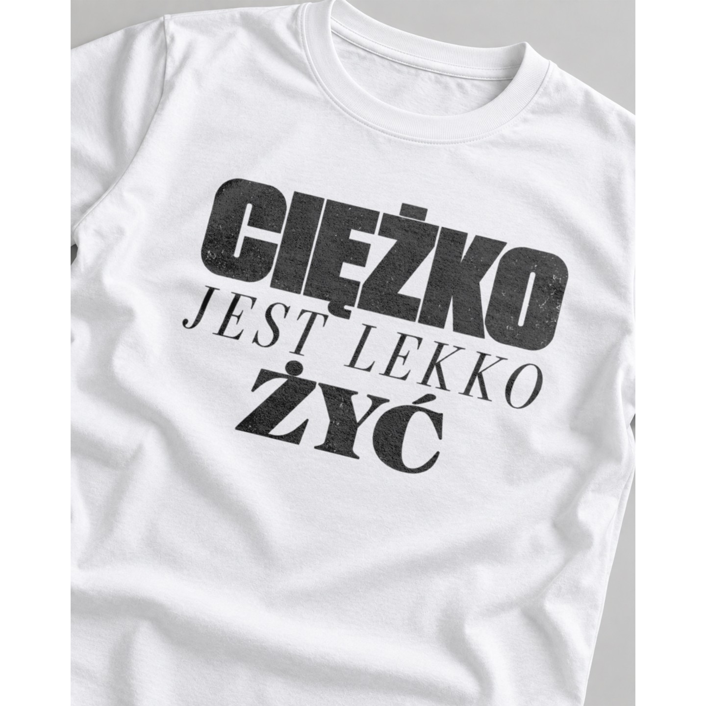 Koszulka z napisem Ciężko jest lekko żyć – Damska fit biała