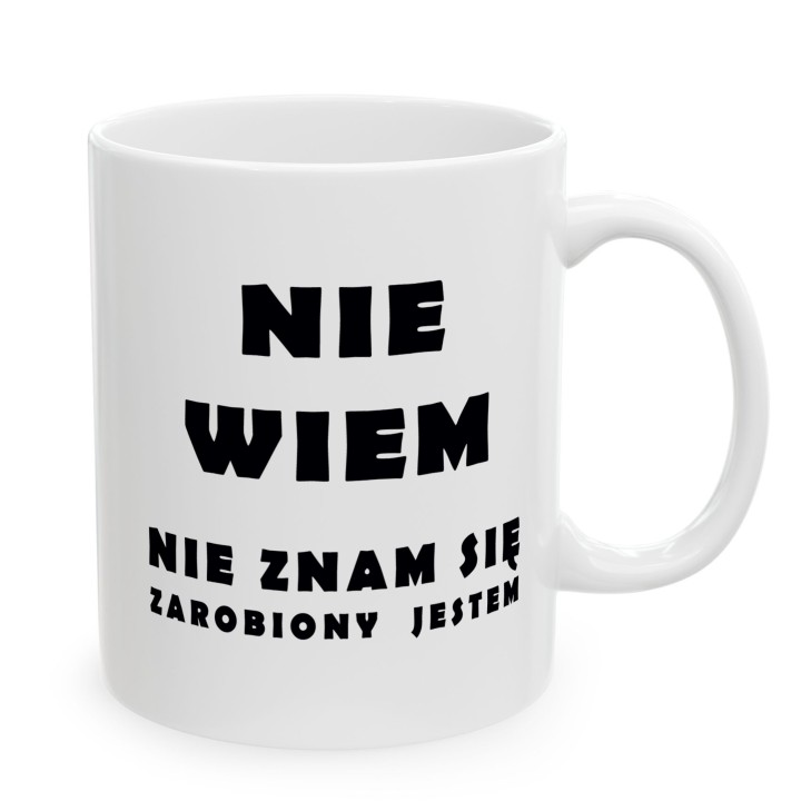 Kubek z nadrukiem „Nie wiem, nie znam się, zarobiony jestem” – śmieszny kubek z tekstem