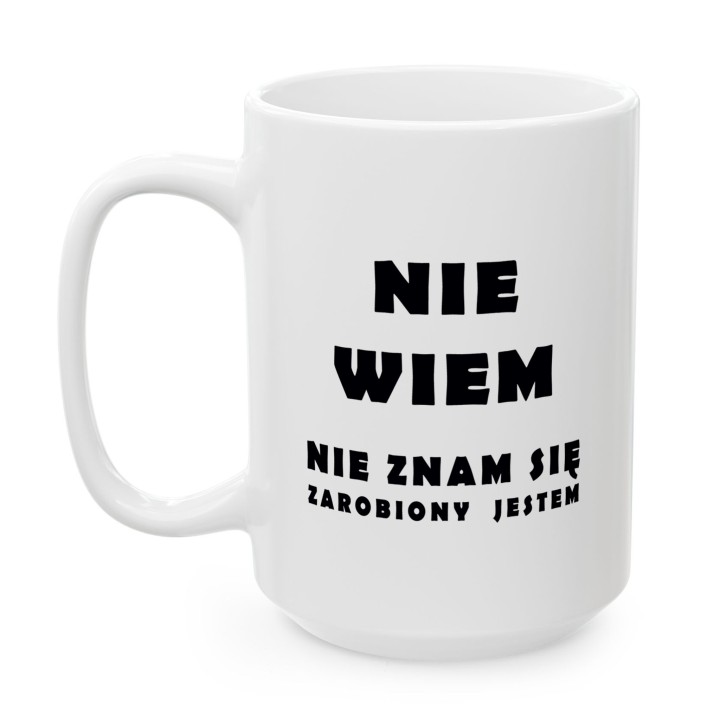 Kubek z nadrukiem „Nie wiem, nie znam się, zarobiony jestem” – śmieszny kubek z tekstem