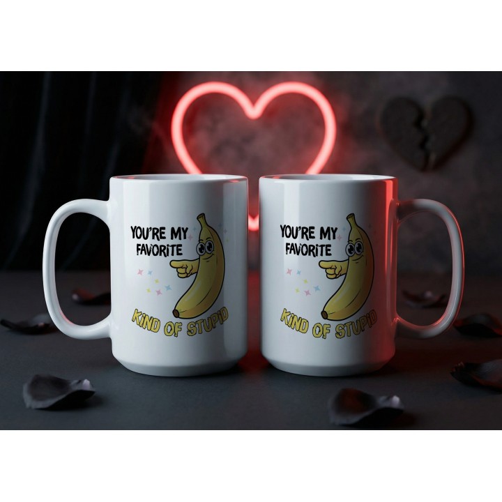 Kubek z nadrukiem „You’re my favorite kind of stupid” – śmieszny kubek z bananem