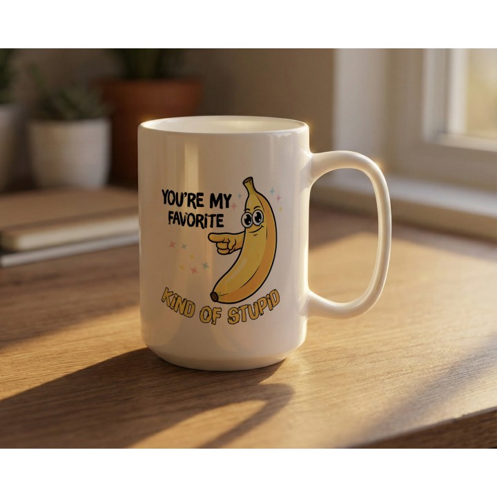 Kubek z nadrukiem „You’re my favorite kind of stupid” – śmieszny kubek z bananem