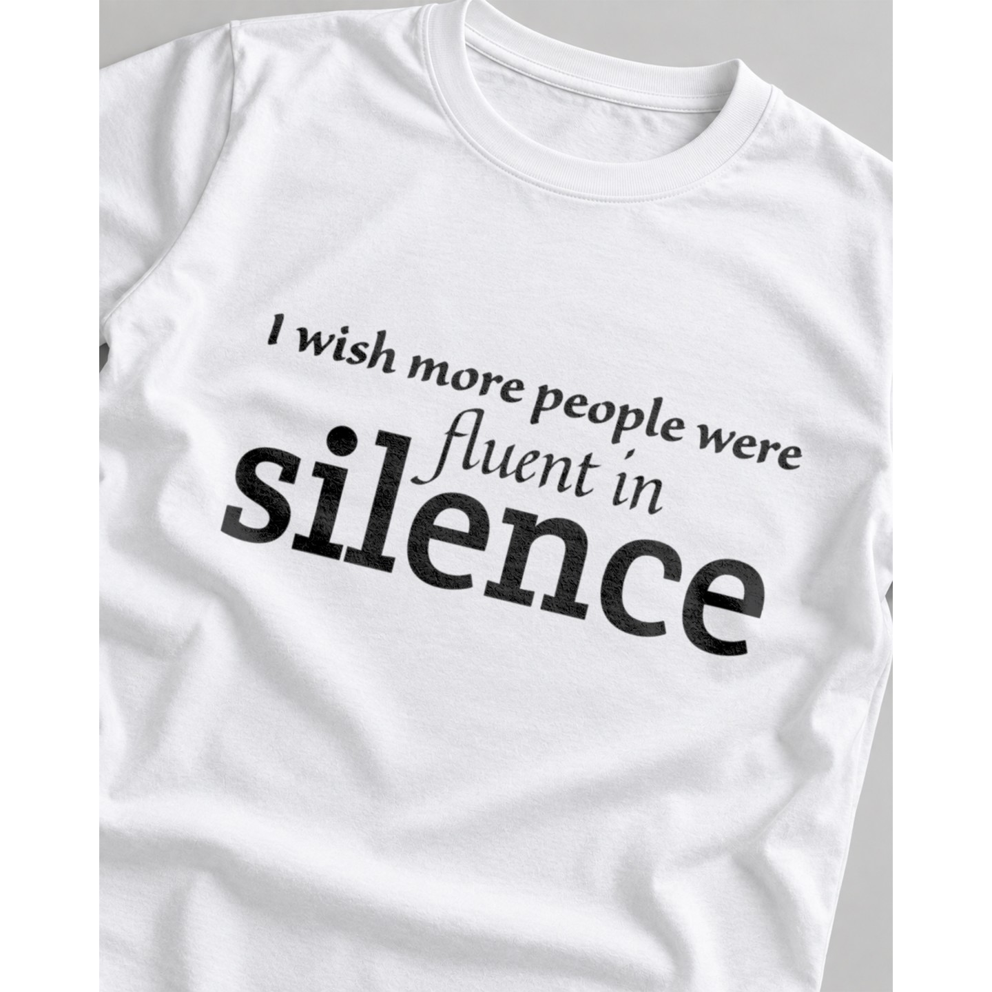Koszulka z angielskim napisem I wish more people were fluent in silence – Damska fit biała