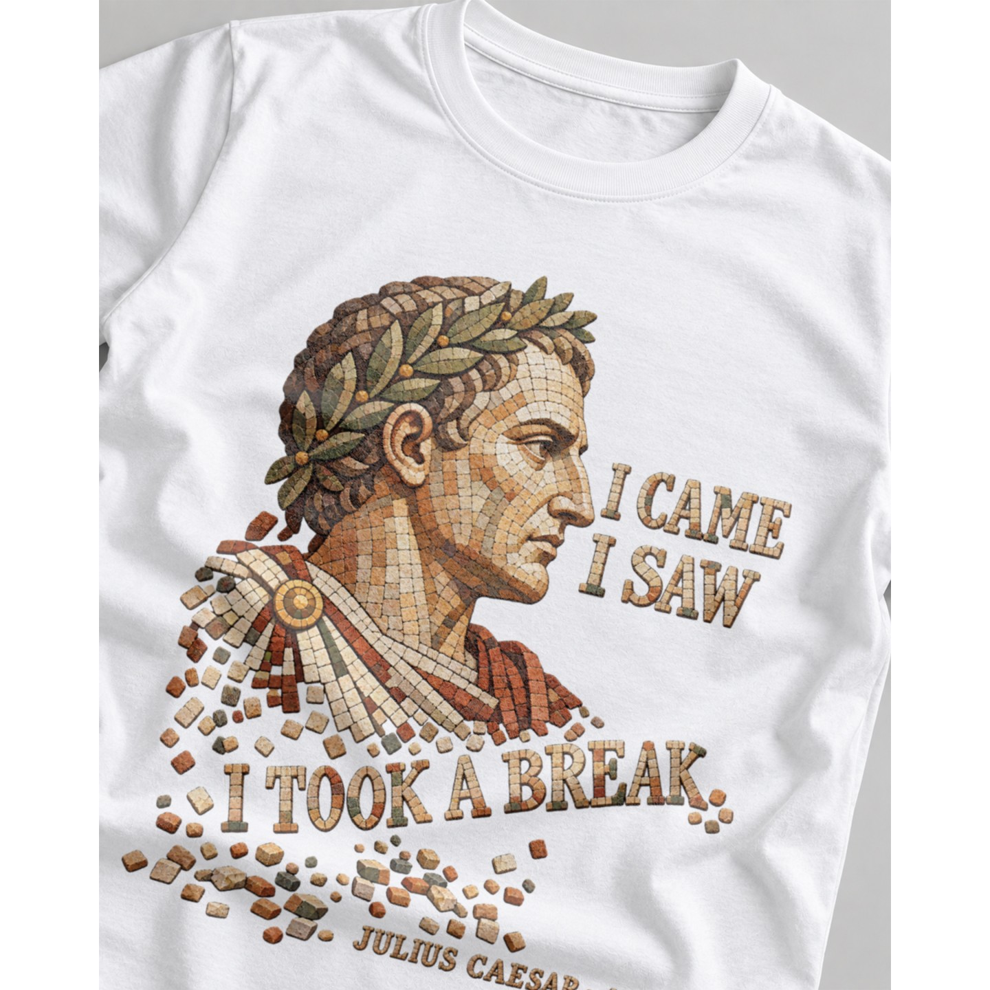 Koszulka z nadrukiem Julius Caesar I came I saw I took a break – Damska fit biała