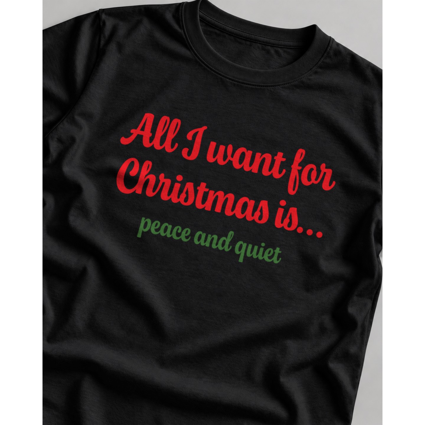 Koszulka świąteczna z napisem All I want for christmas is peace and quiet – Damska Fit Czarna