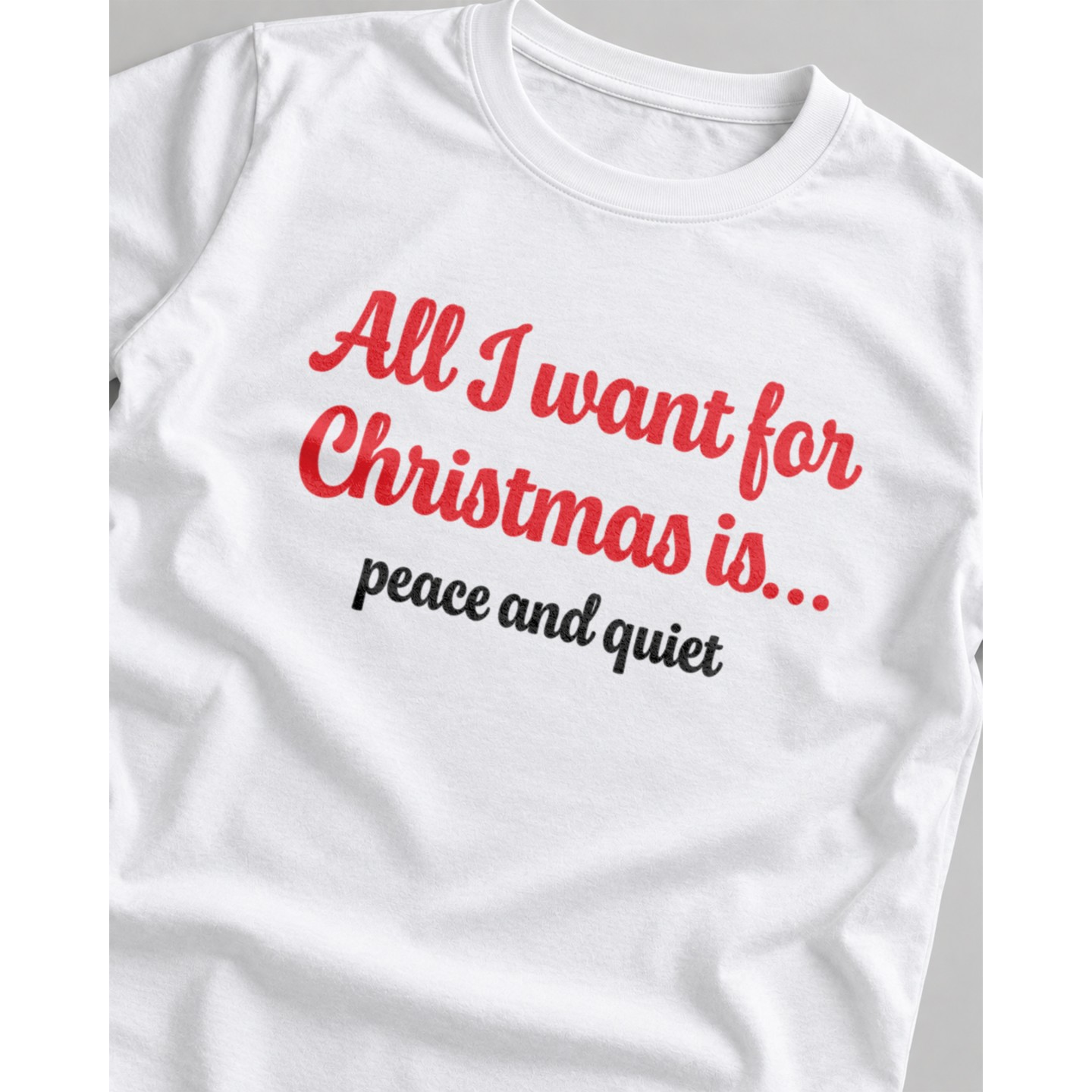Koszulka świąteczna z napisem All I want for christmas is peace and quiet – Damska fit biała