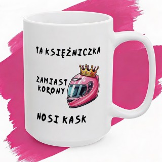 Kubek “TA KSIĘŻNICZKA ZAMIAST KORONY NOSI KASK” – różowy kask i korona