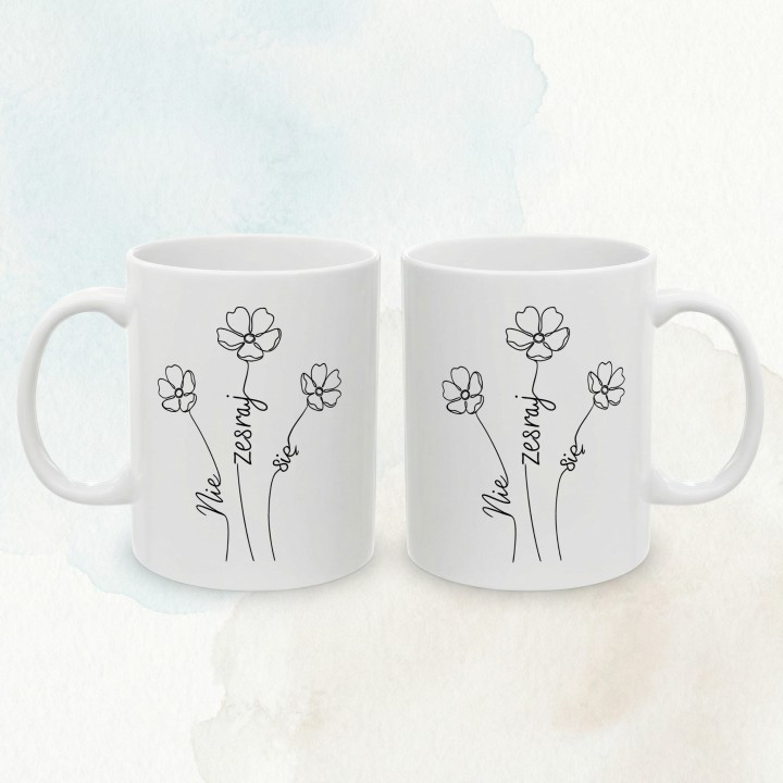 Kubek z nadrukiem Nie zesraj się minimalistyczny ukryty napis w kwiatach