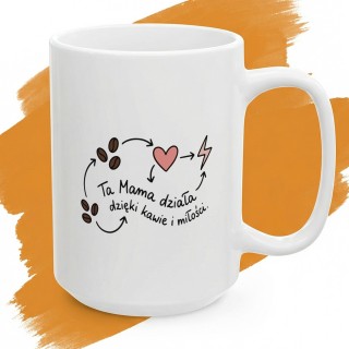 Kubek Ta Mama działa dzięki kawie i miłości – prezent dla Mamy